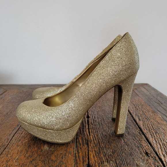 Mossimo 'Paisley' Gold Glitter Pumps - Picture 4 of 8
